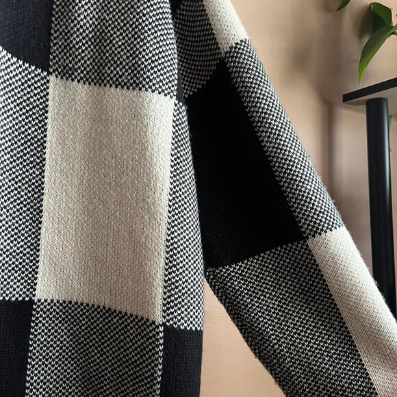 Black & White Windowpane Buffalo Plaid Open, Long, Knit Cardigan. M. - Picture 6 of 8